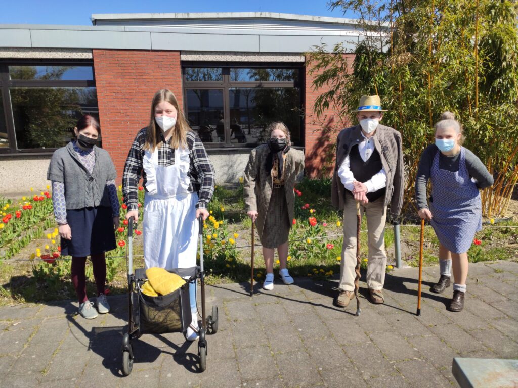 Gehen Rentnerinnen und Rentner wieder zur Schule?